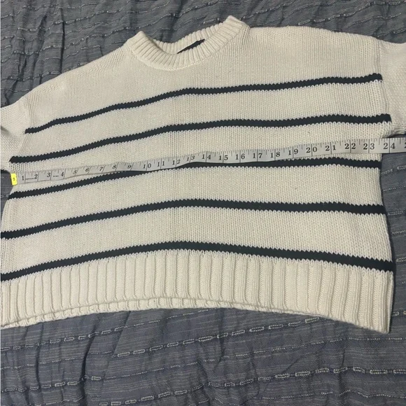 ✨Jenni Kayne Chloe crewneck cropped white/black stripe
